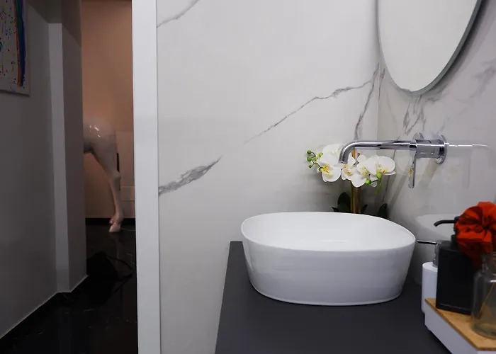 Urban Jungle Tortellinosuite * Modena